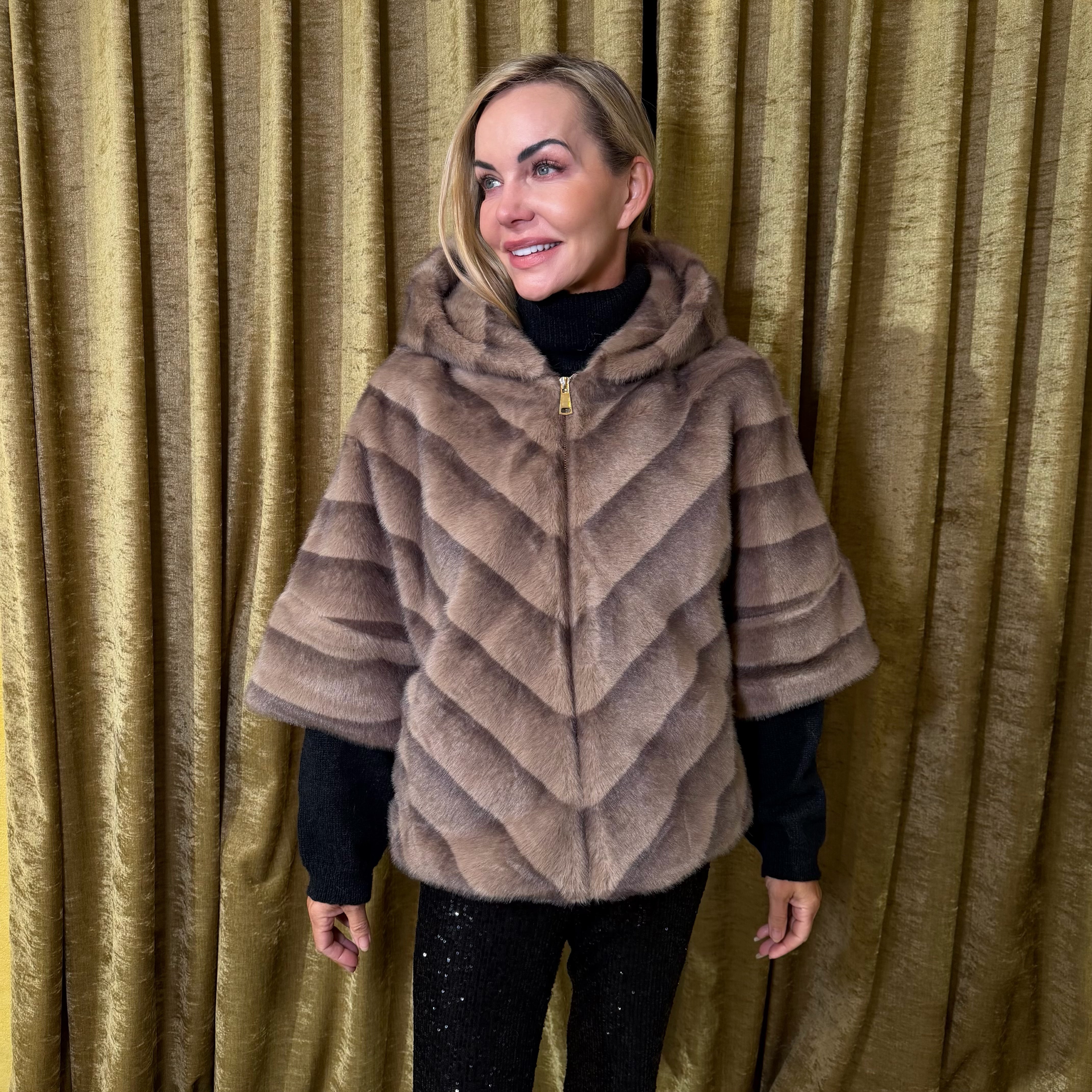 Kožuch Paris s kapuckou