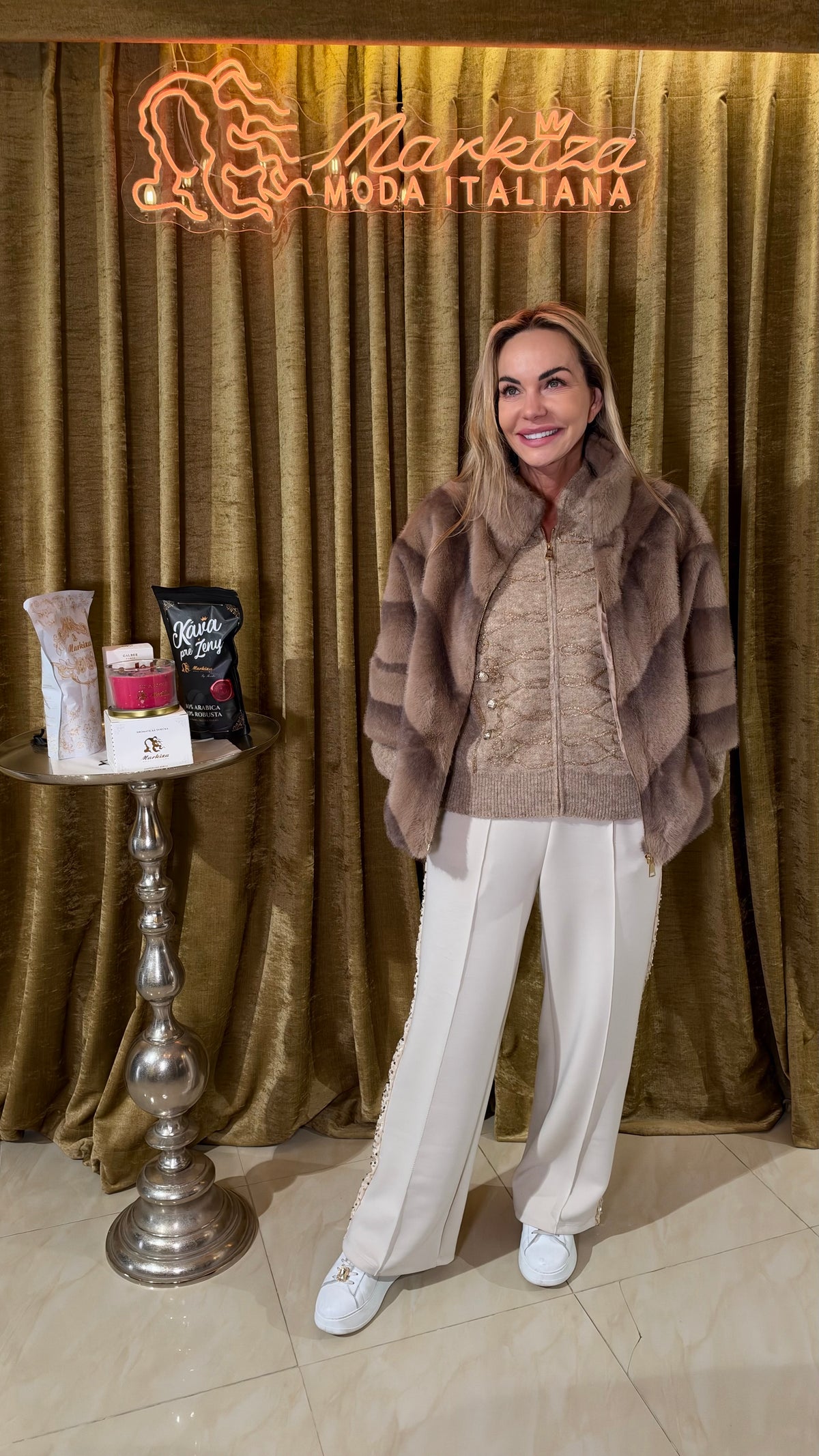 Predpredaj: Sveter Luxury